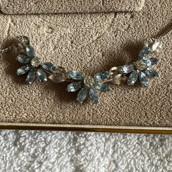 Pristine Vintage Condition in Original Krementz Hinged Case necklace - Picture 3 of 5